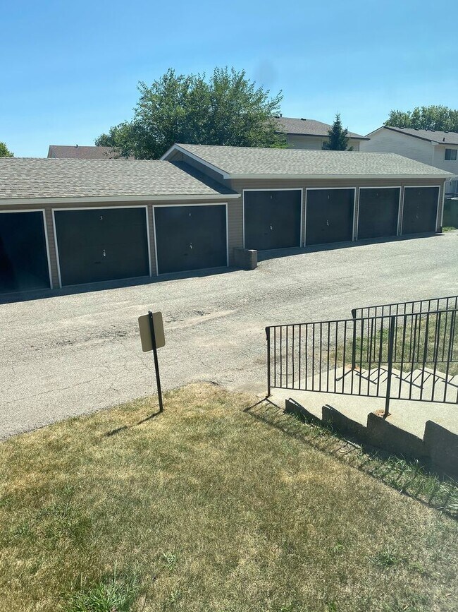 Building Photo - Beautifully Remodeled 2-Bedroom Apartment on Colby Rd in prime location!