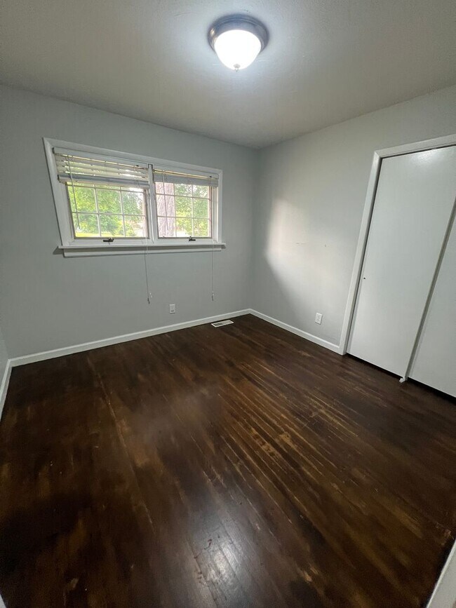 Building Photo - Move in Ready!