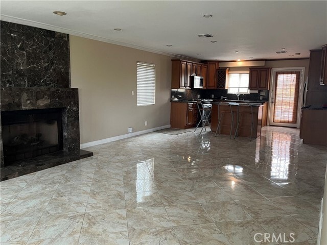 Building Photo - 135 Flower St