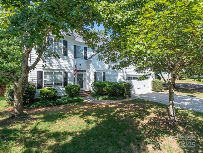 Building Photo - 6211 Rosebriar Ln