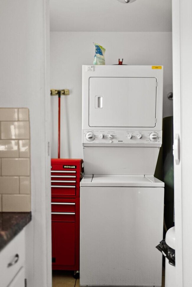 Building Photo - 1733 Lima St