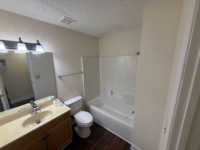 Building Photo - 105 Apache Dr