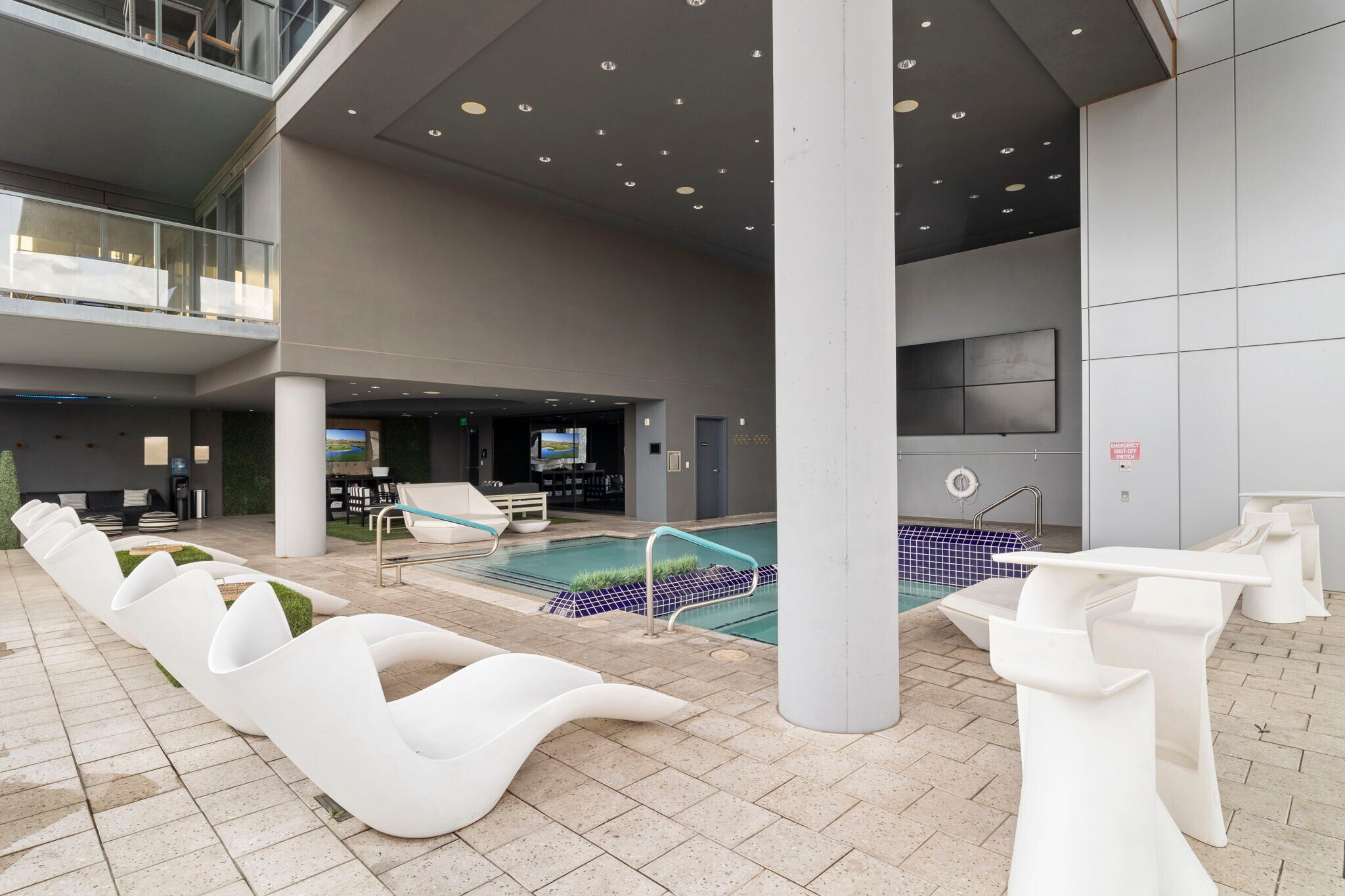 Stunning covered pool area will make you feel like you're on vacation - 4422 N 75th St