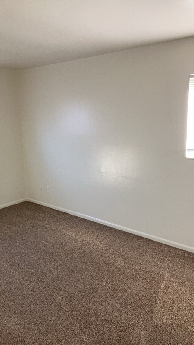 Building Photo - 970 W Alkaline Springs Rd