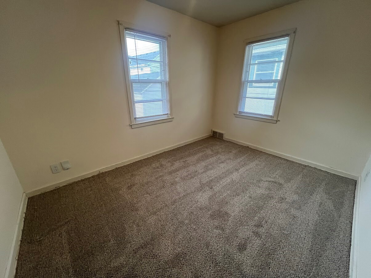 Building Photo - 152 Rodney Ct