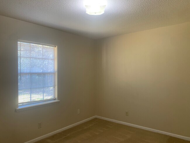 Building Photo - 522 Ashmore Rd