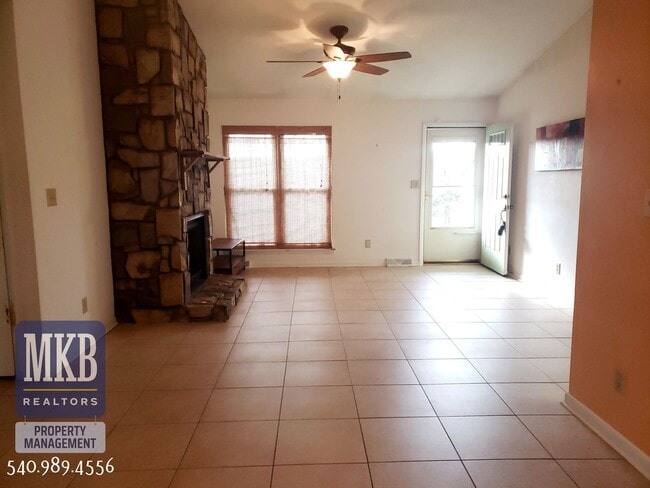 Building Photo - 3123 Glenmont Dr
