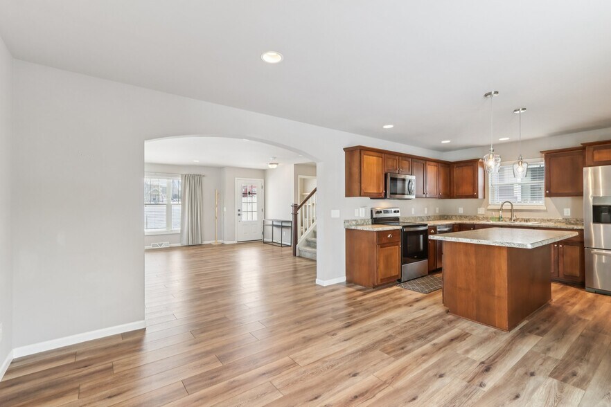 Building Photo - 204 Sugar Maple Ln