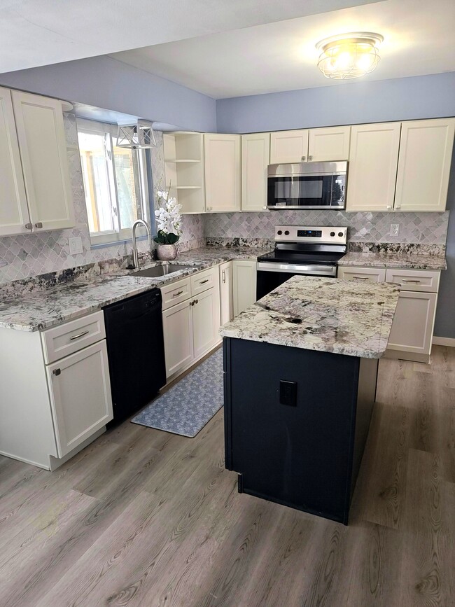 Building Photo - 2947 Chamberlain Rd