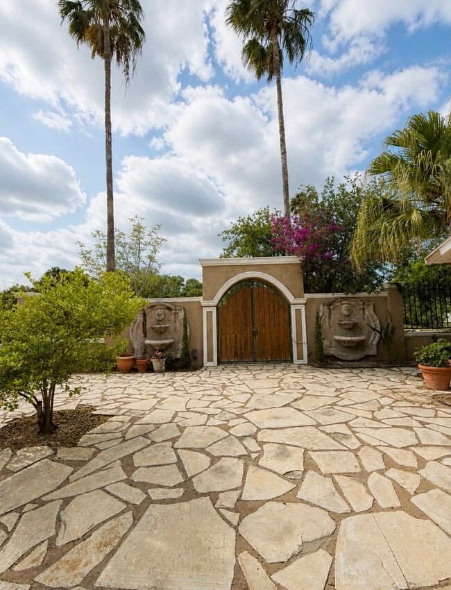Building Photo - 3110 Jacaranda Dr