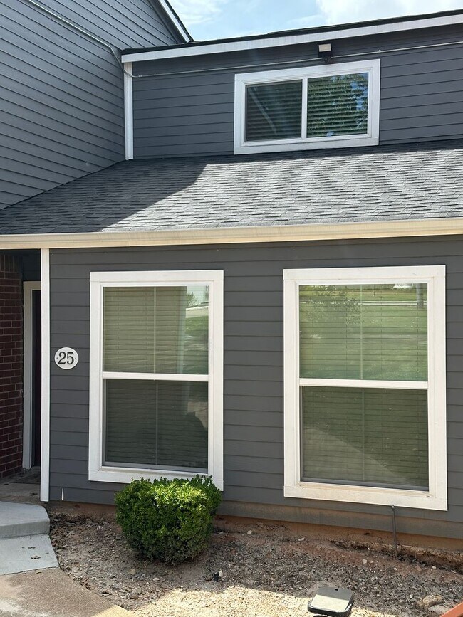 Building Photo - College Station - 2 bedroom / 1.5 bath Condo - 2 story with covered parking -