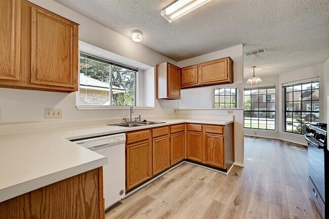 Building Photo - 4608 Castleman Dr