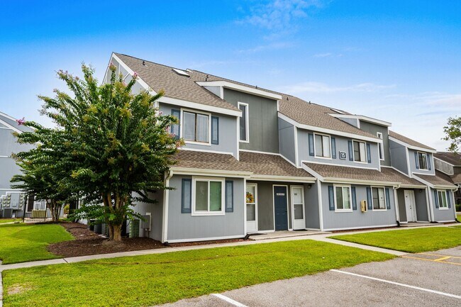 Building Photo - Fully Furnished - Seasonal or Long Term Op...