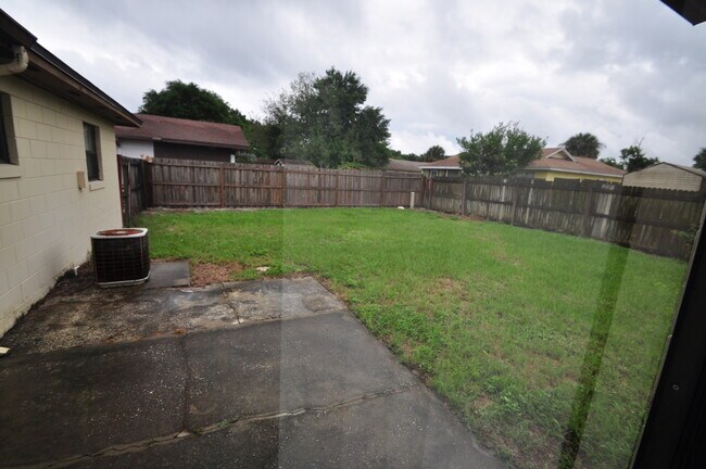 Building Photo - APOPKA: Seminole County Schools! AVAILABLE JULY 16th!
