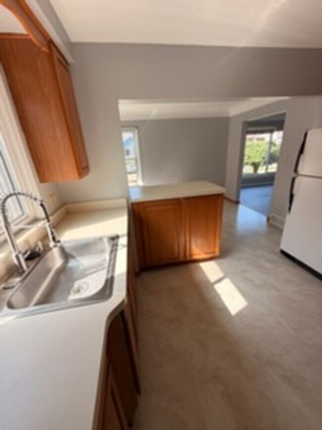 Building Photo - Charming Single-Family Home in Desirable Allen Park Neighborhood