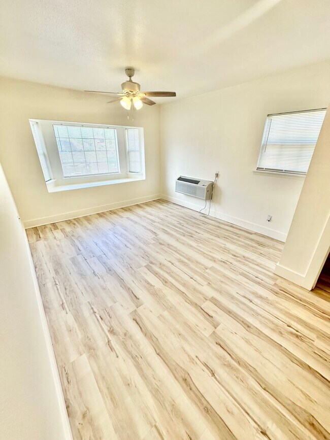 Building Photo - Nice 4 Bedroom 2 Bath House for Rent!