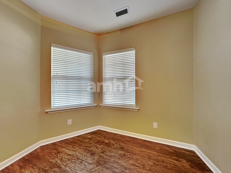 Building Photo - 1624 Fern Hollow Trl