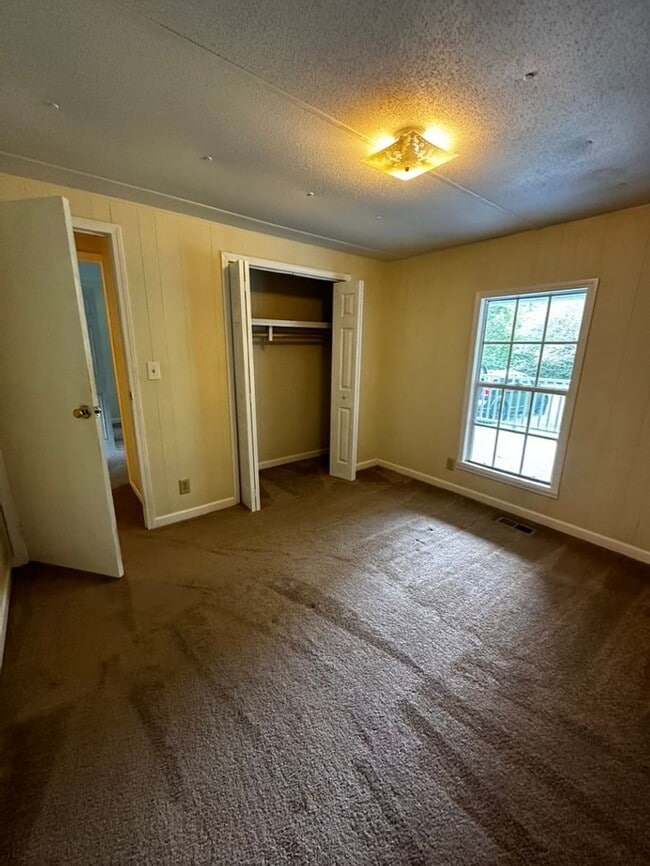 Building Photo - 4 Bedrooms, 2 Bathrooms - Home in Cartersville!