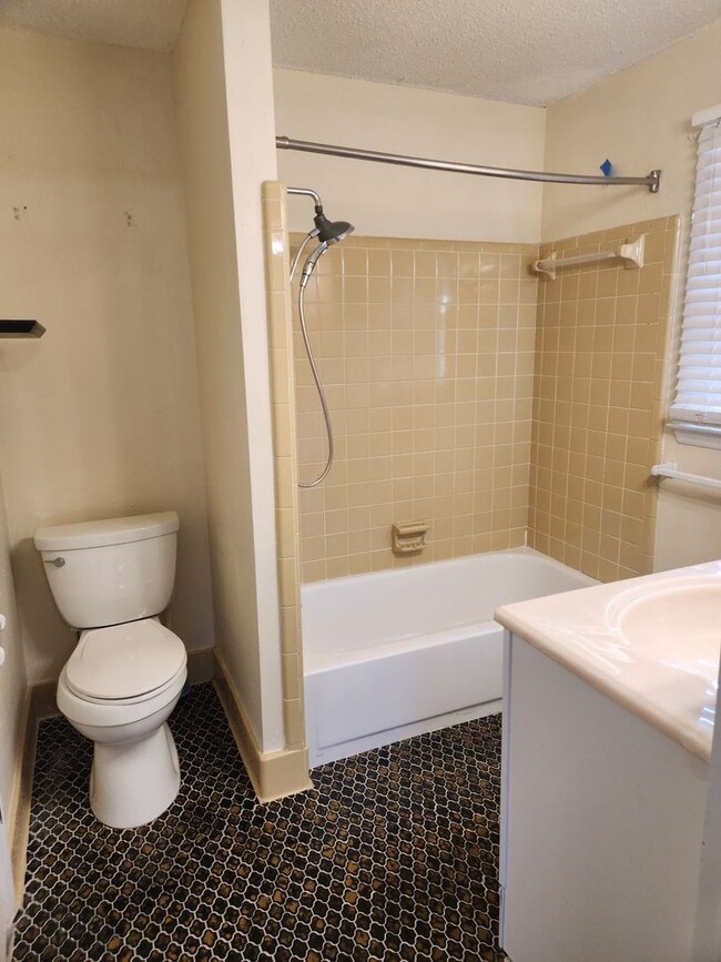 Building Photo - Beautiful 3-Bedroom 2 Bath With a Bonus room