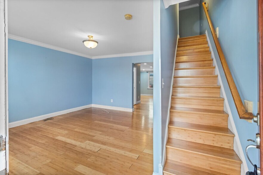 Building Photo - 318 20th St NE