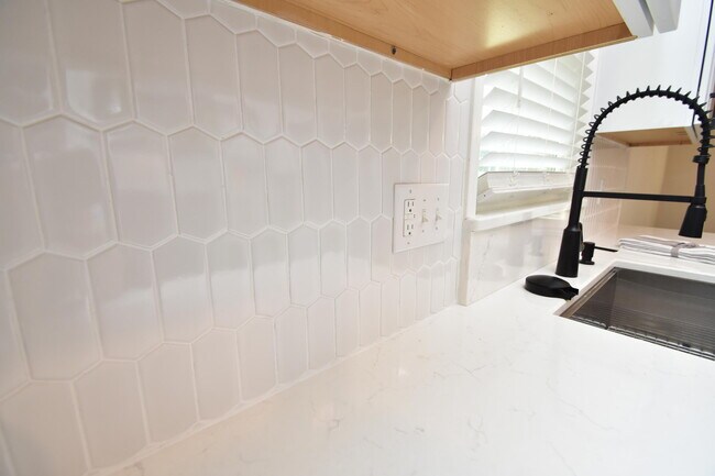 Building Photo - 3805 Wedgewood Ct