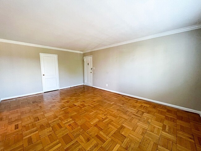 Building Photo - Sun-filled 1 Bed 1 Bath Condo With Garage Parking In The Heart Of Ballston - Water Included