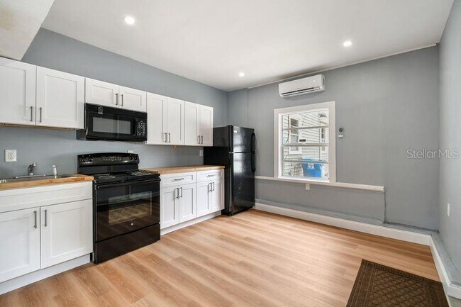Building Photo - 1616 13th St S