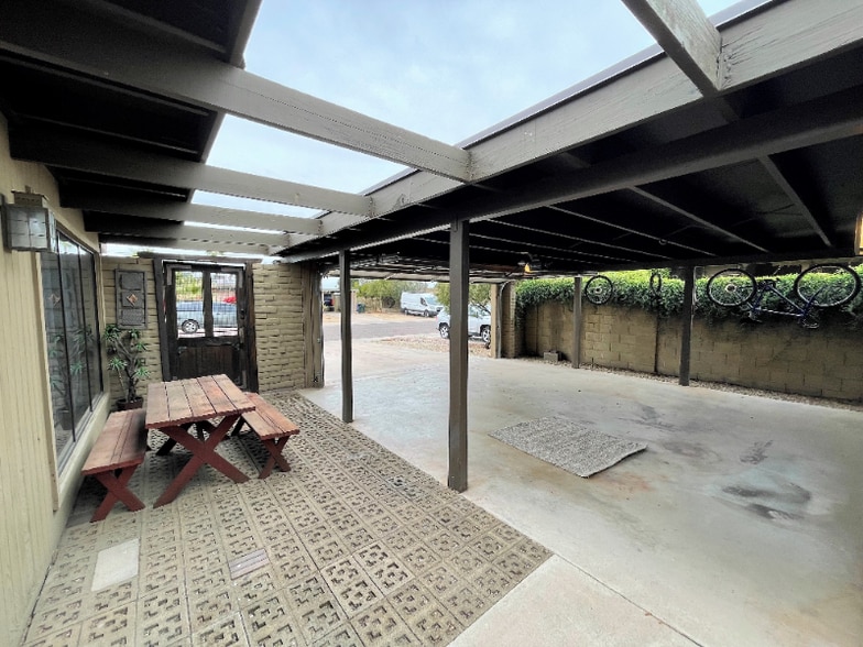 Building Photo - 3733 E Poinsettia Dr