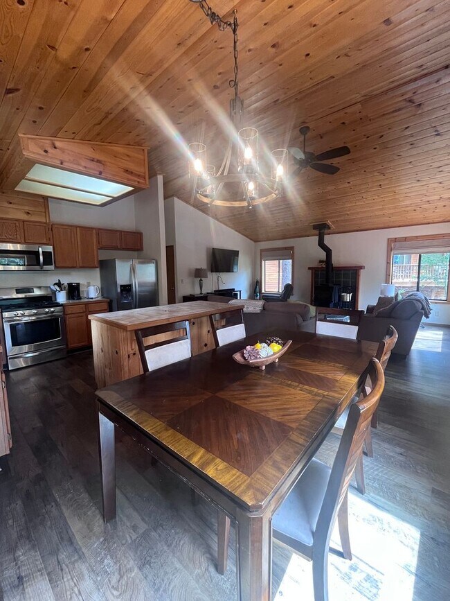 Building Photo - Long Term Lease in Tahoe Donner
