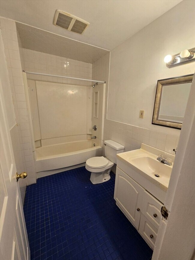 Building Photo - 34 Dwight St