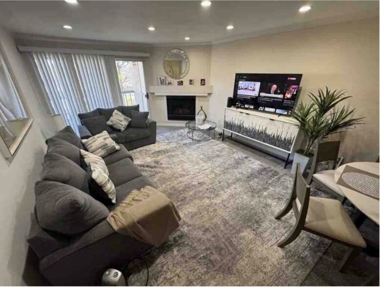 Living Room - 5545 Canoga Ave