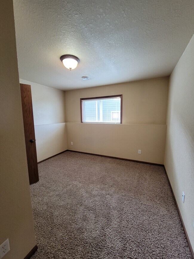 Building Photo - 2224 Bluegill Ave