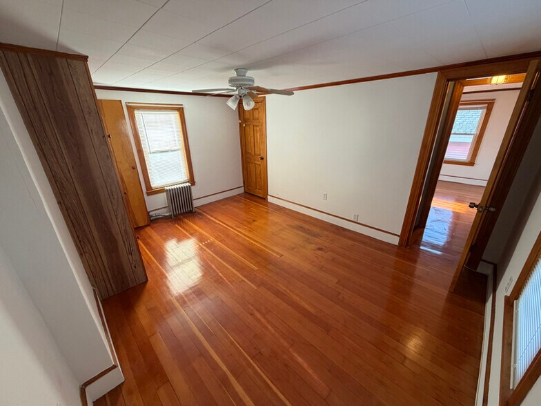 Building Photo - 7 Pearl St