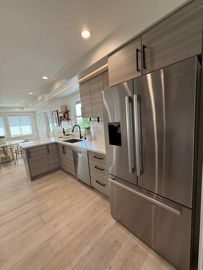 Building Photo - Modern 4-Bedroom Retreat in San Carlos – Remodeled, Spacious, Private Yard