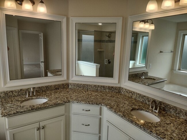 Building Photo - Beautiful home located in the Millbridge C...