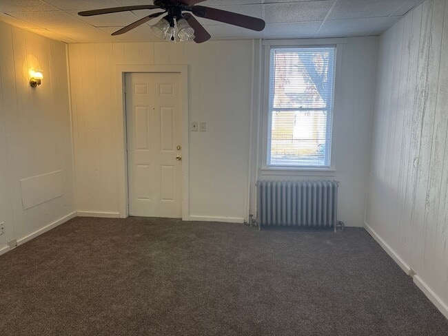 Building Photo - Spacious 4 Bedroom, 1.5 Bath House With Yard-York City SD