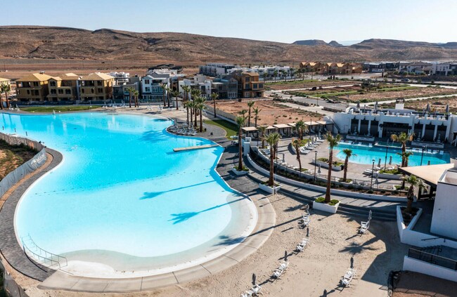 Building Photo - 5801 S Garnet Dr