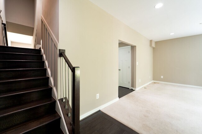Building Photo - 10225 Hilltop Ascent Dr