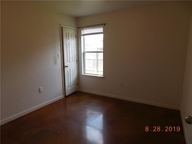 Building Photo - 1202 Cavalry Ln