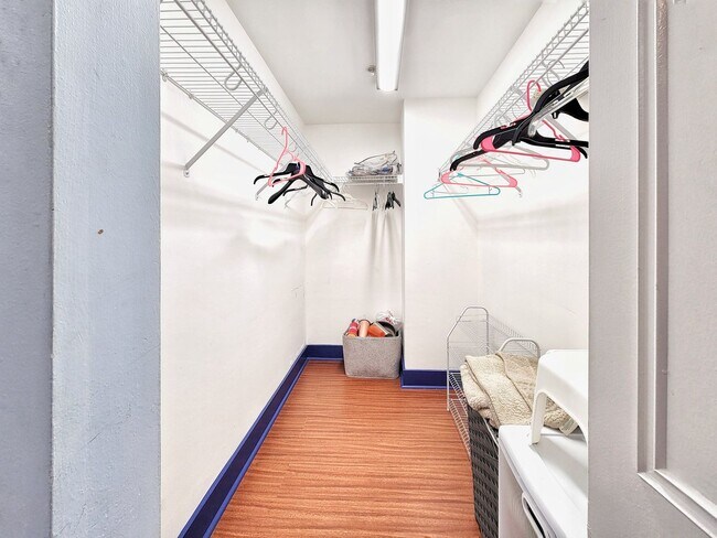 Building Photo - Lofts Oasis #219