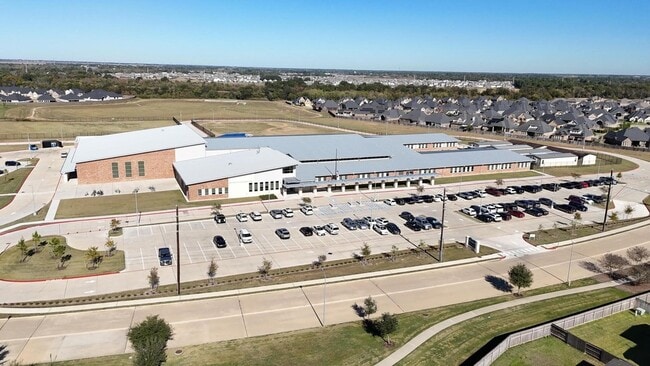 Building Photo - 31218 Pinebrook Falls Ln