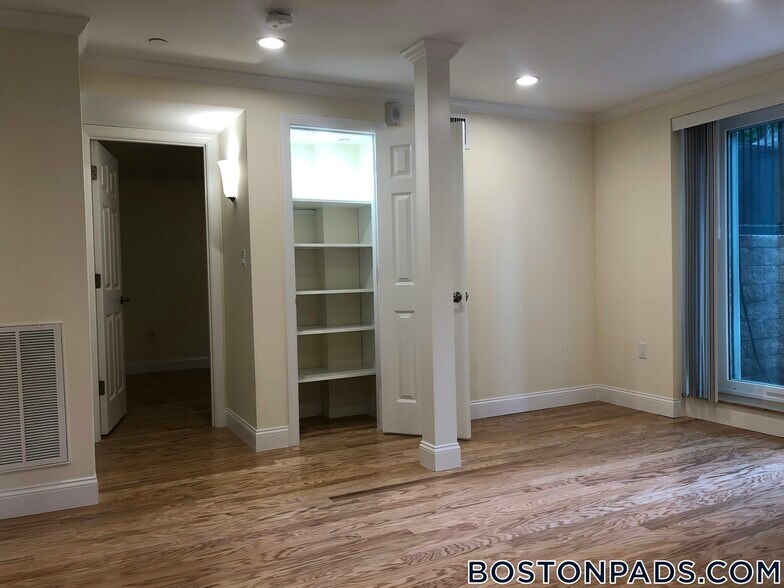 Building Photo - 22 Chauncy St