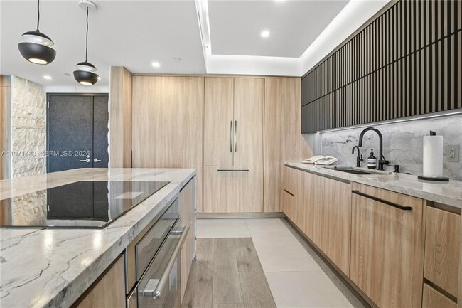 Building Photo - 2127 Brickell Ave