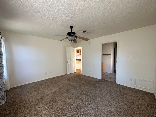 Building Photo - 3 Bedroom 2 Bathroom Home for rent in Bloo...