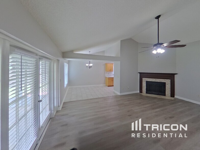 Building Photo - 2015 Branch Tree Ln