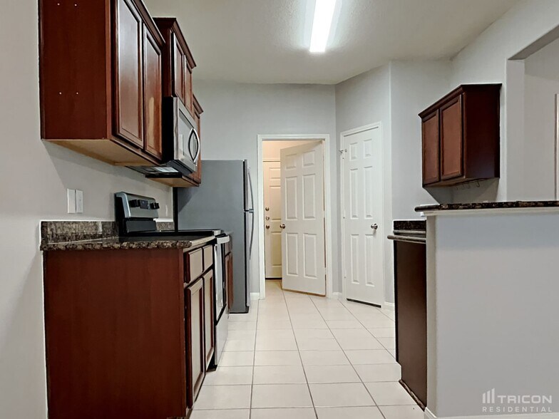Building Photo - 30906 Sweetwater Cir
