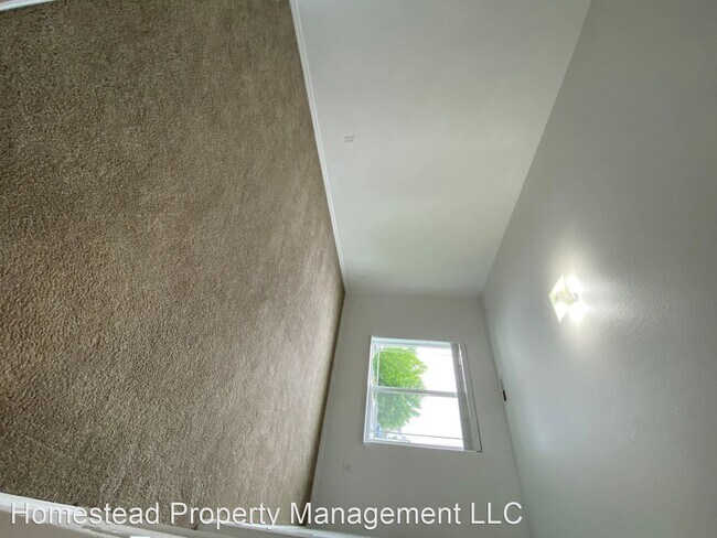 Building Photo - 1408-1410 Falcon Loop