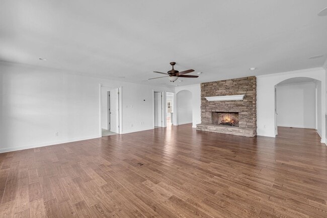 Building Photo - 4861 Bethesda Rd