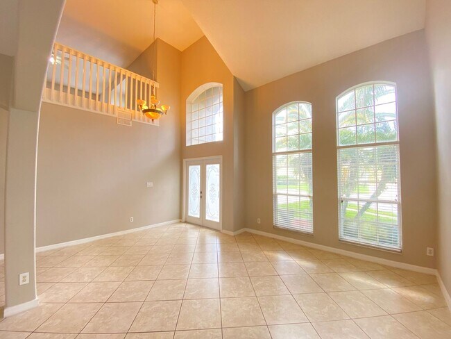 Building Photo - Spacious 4/3 Single Family Home!!
