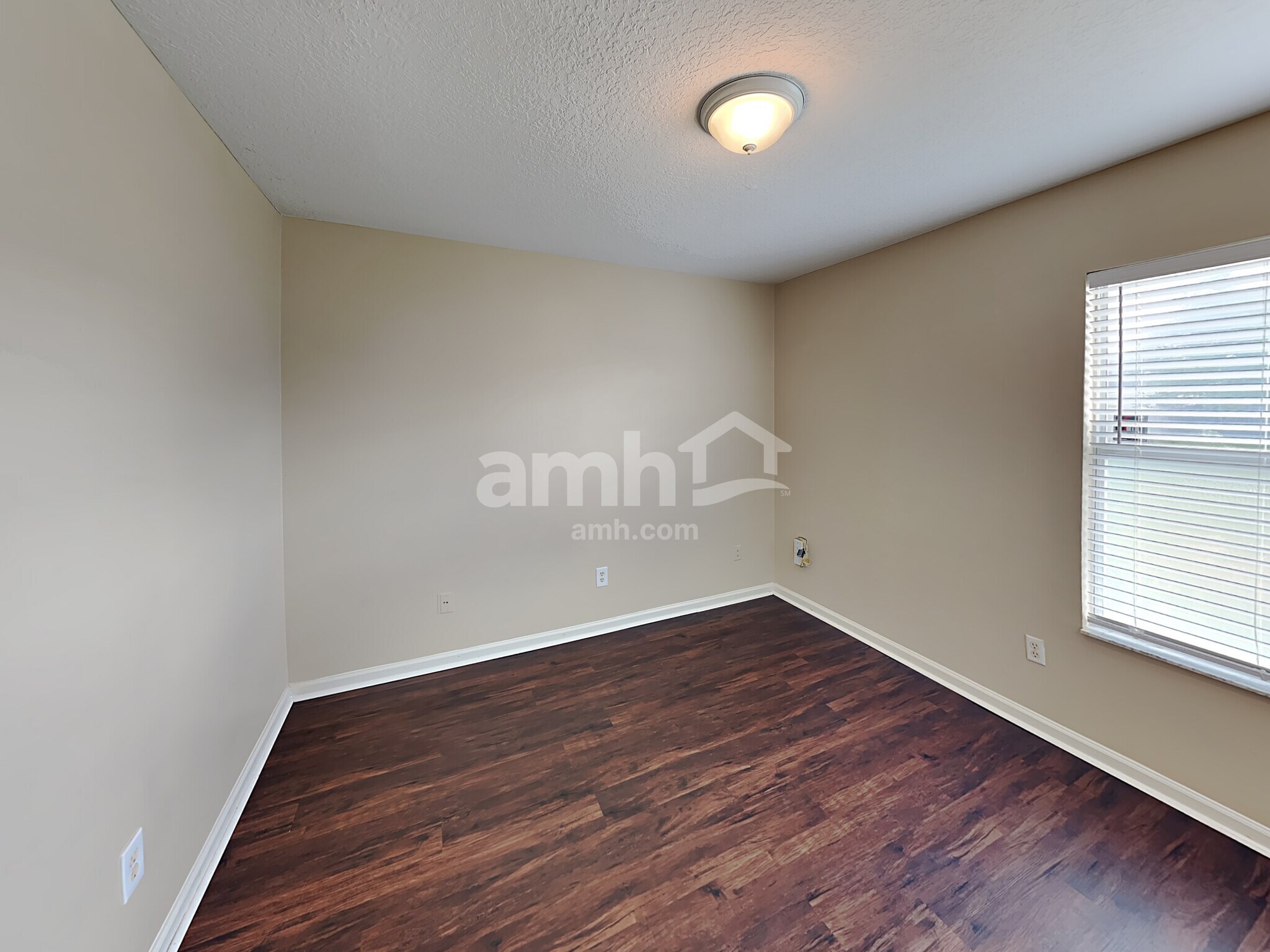 Building Photo - 3206 Chantilly Ct